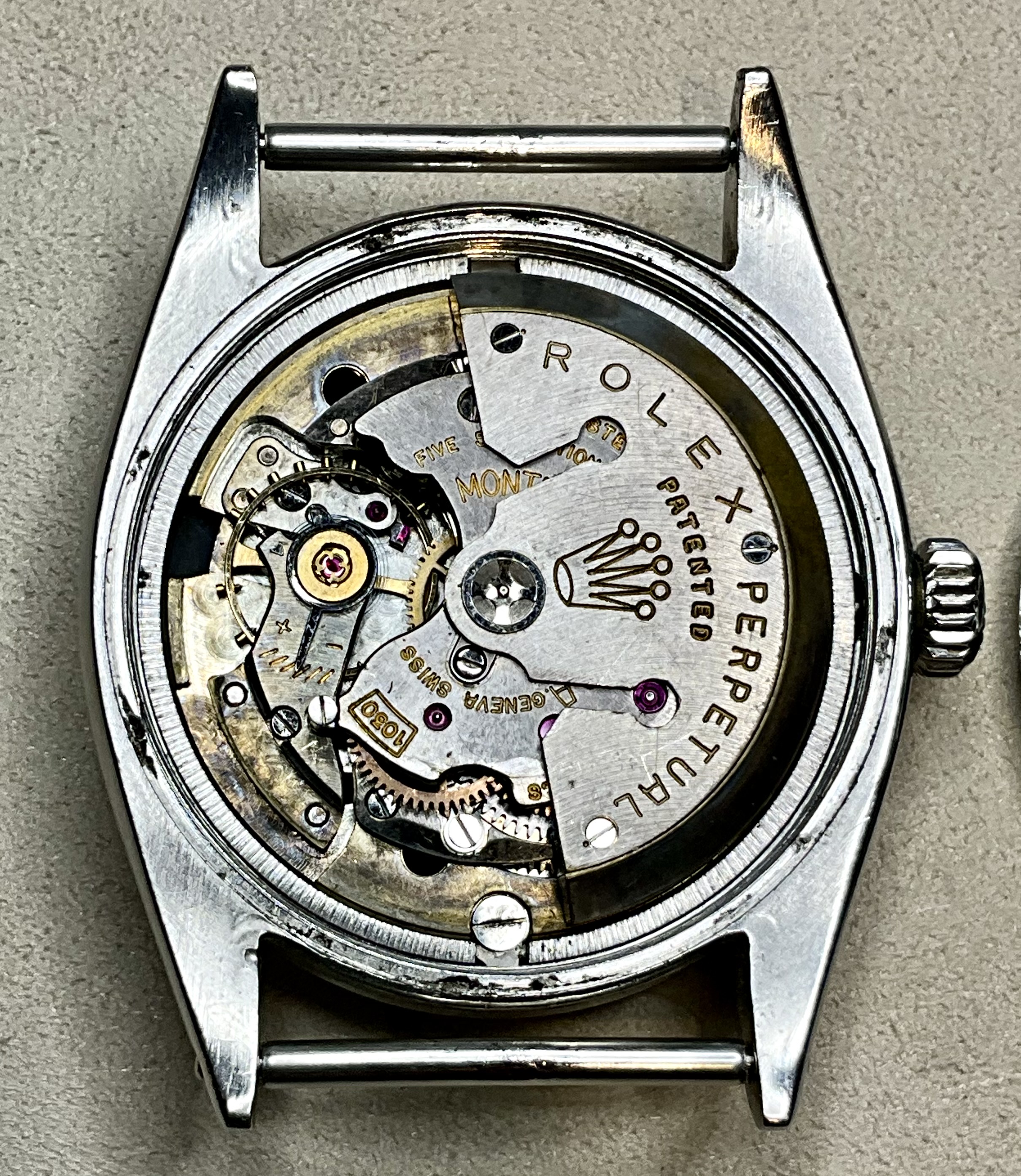 The automatic movement in the case — 